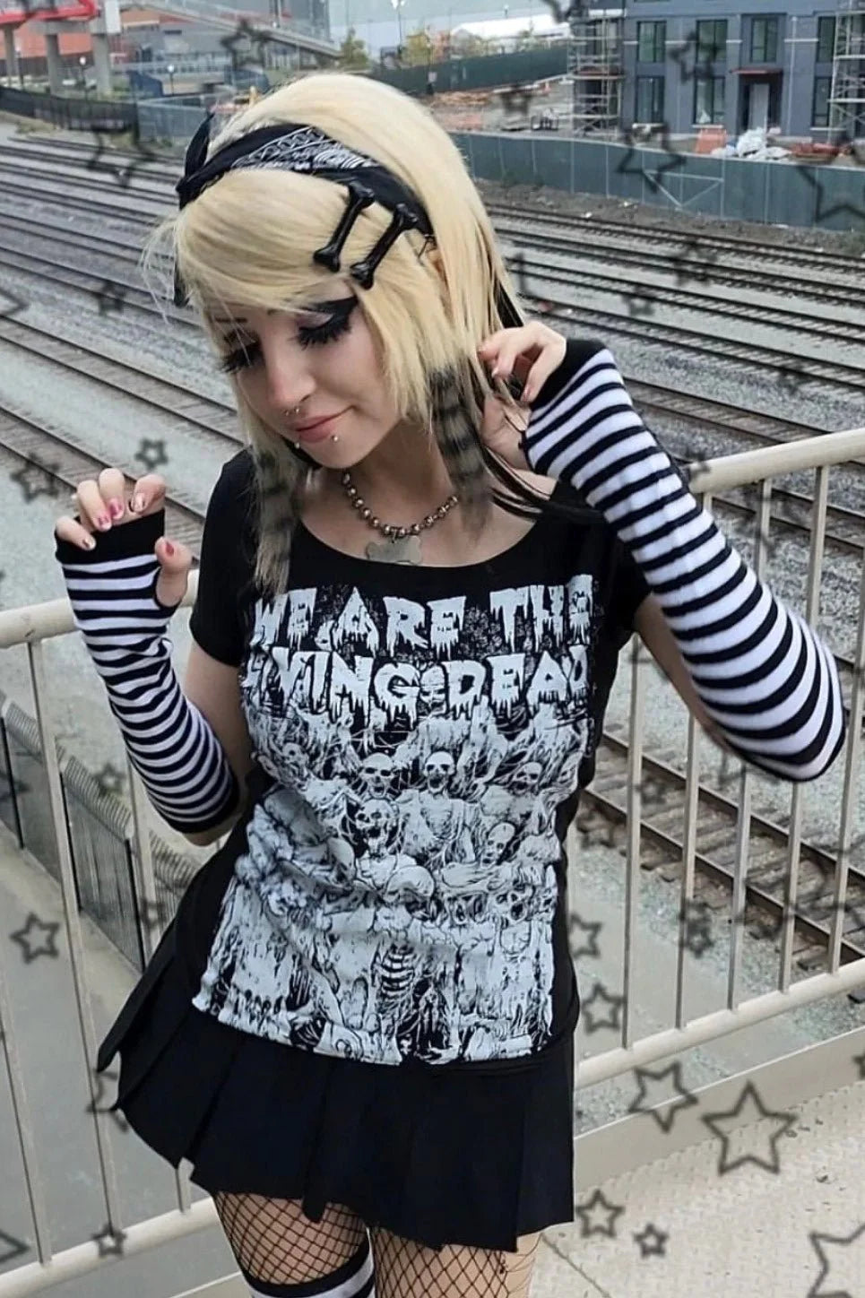 Emo Striped Arm Warmers Black/White