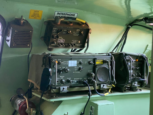 DO NOT START WHILE RADIO IS ON WARNING DECAL (LATE VERSION)