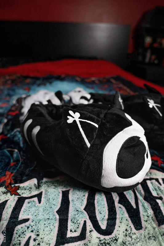 Skelekitty Slippers