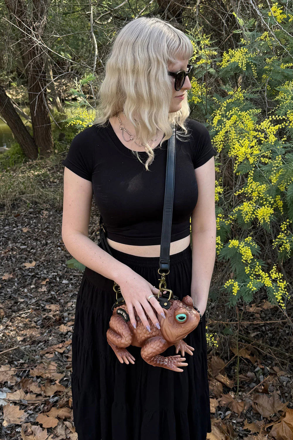 WINDY WILLOWS Toad Purse Tan